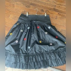 Early 2000s silk DKNY skirt with embroidery. Sz 6